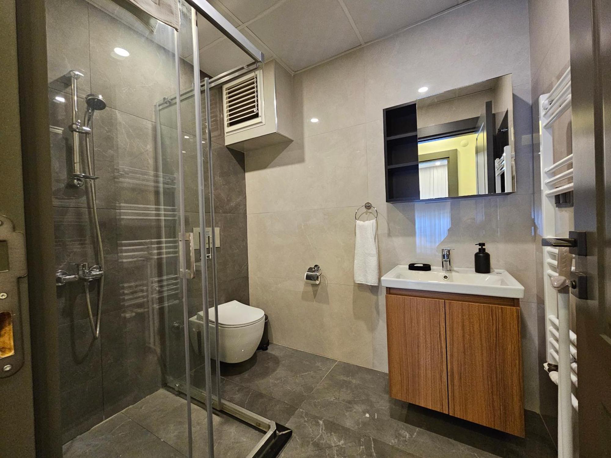 New Flat&large Living Space 2-3 Near By Lara Apartment Antalya