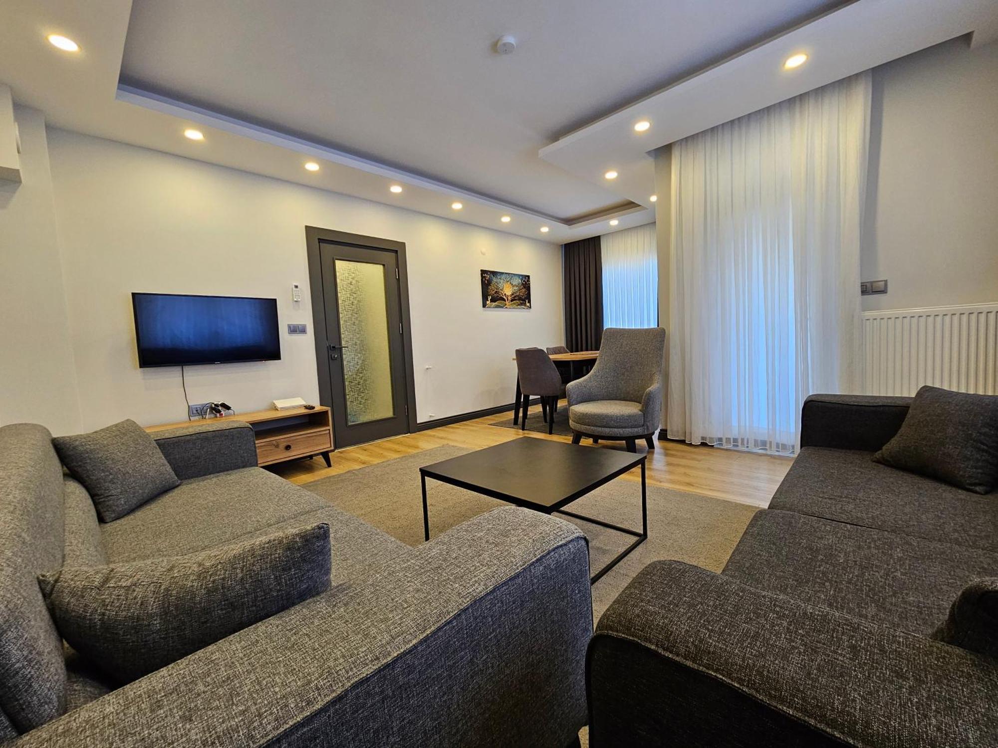 New Flat&large Living Space 2-3 Near By Lara Apartment Antalya