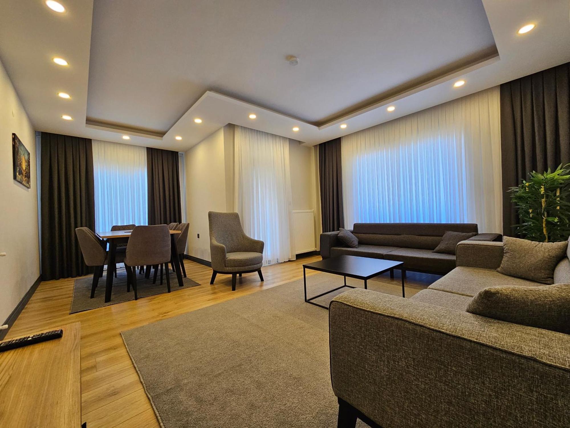 New Flat&large Living Space 2-3 Near By Lara Apartment