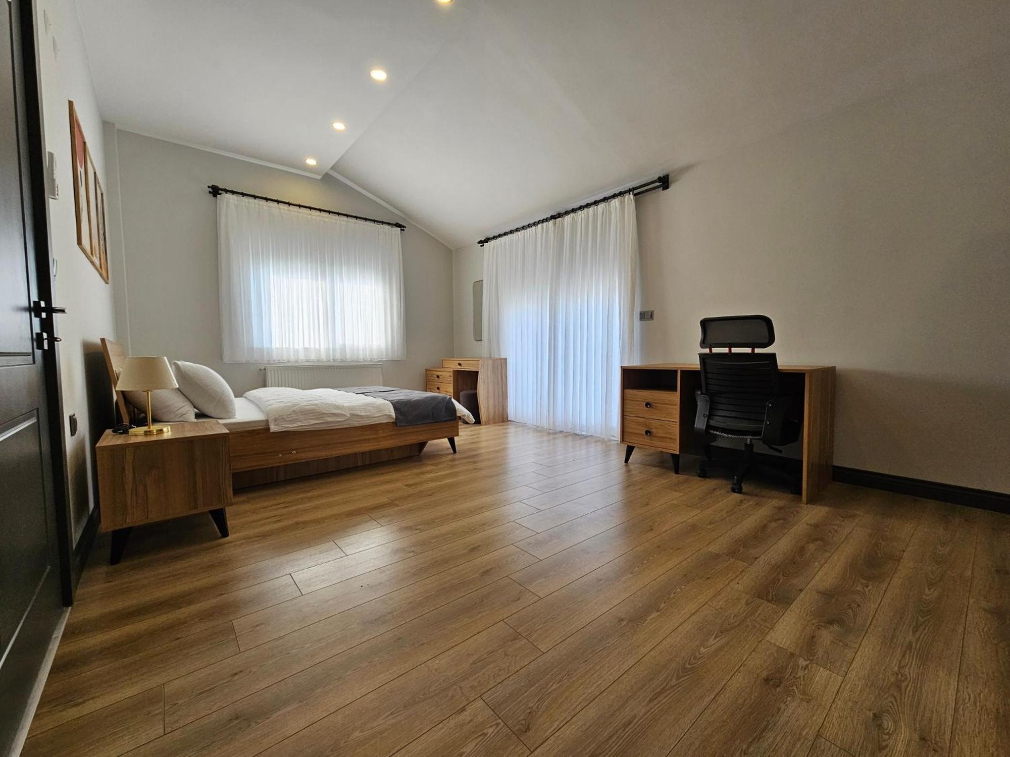 Apartment New Flat&large Living Space 2-3 Near By Lara
